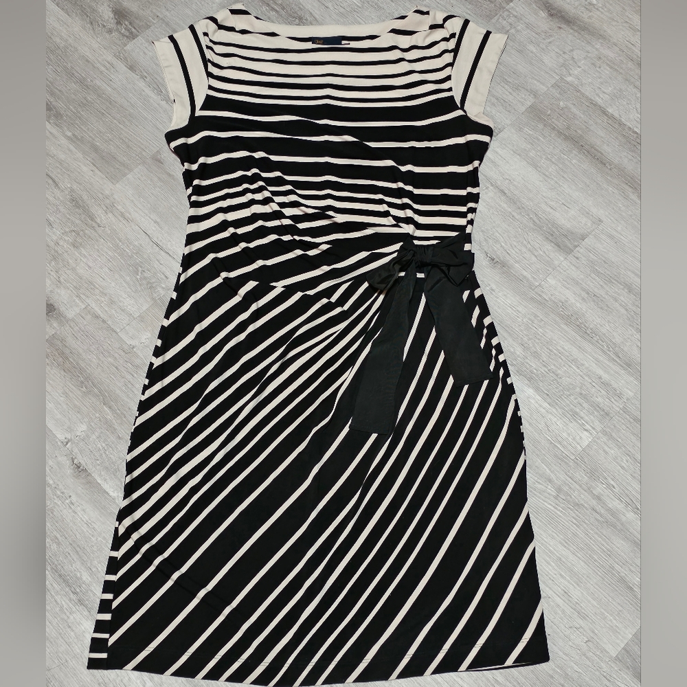 NWOT'S JUST..... TAYLOR DRESS